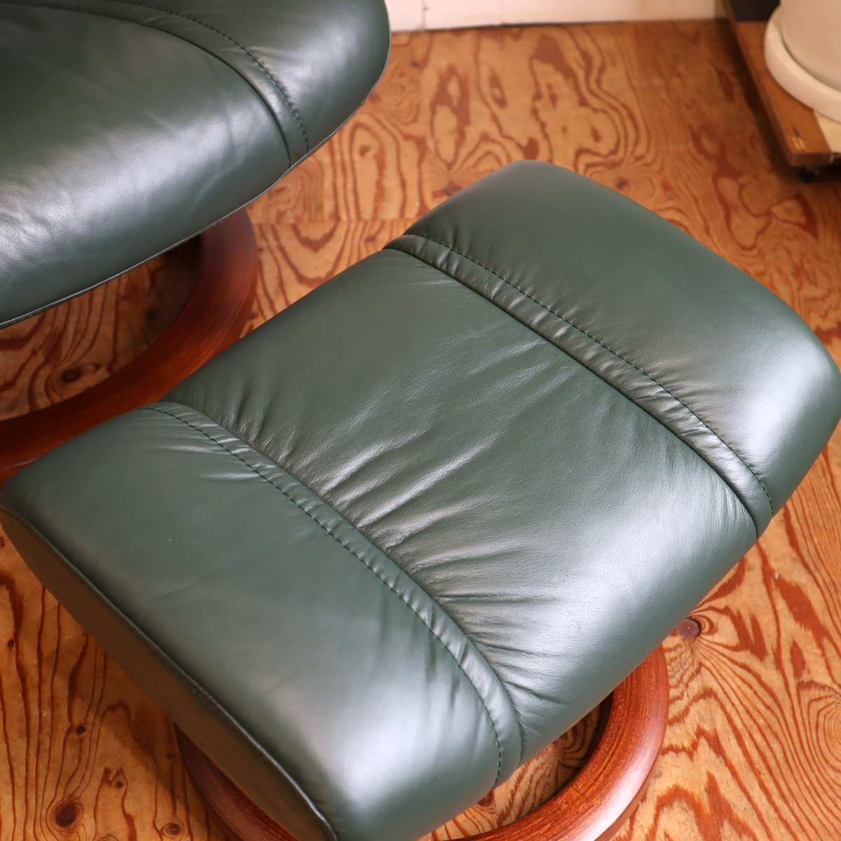 エコーネス / EKORNES ストレスレスチェア Wing Lサイズ オットマン付 本革張り グリーン 中古