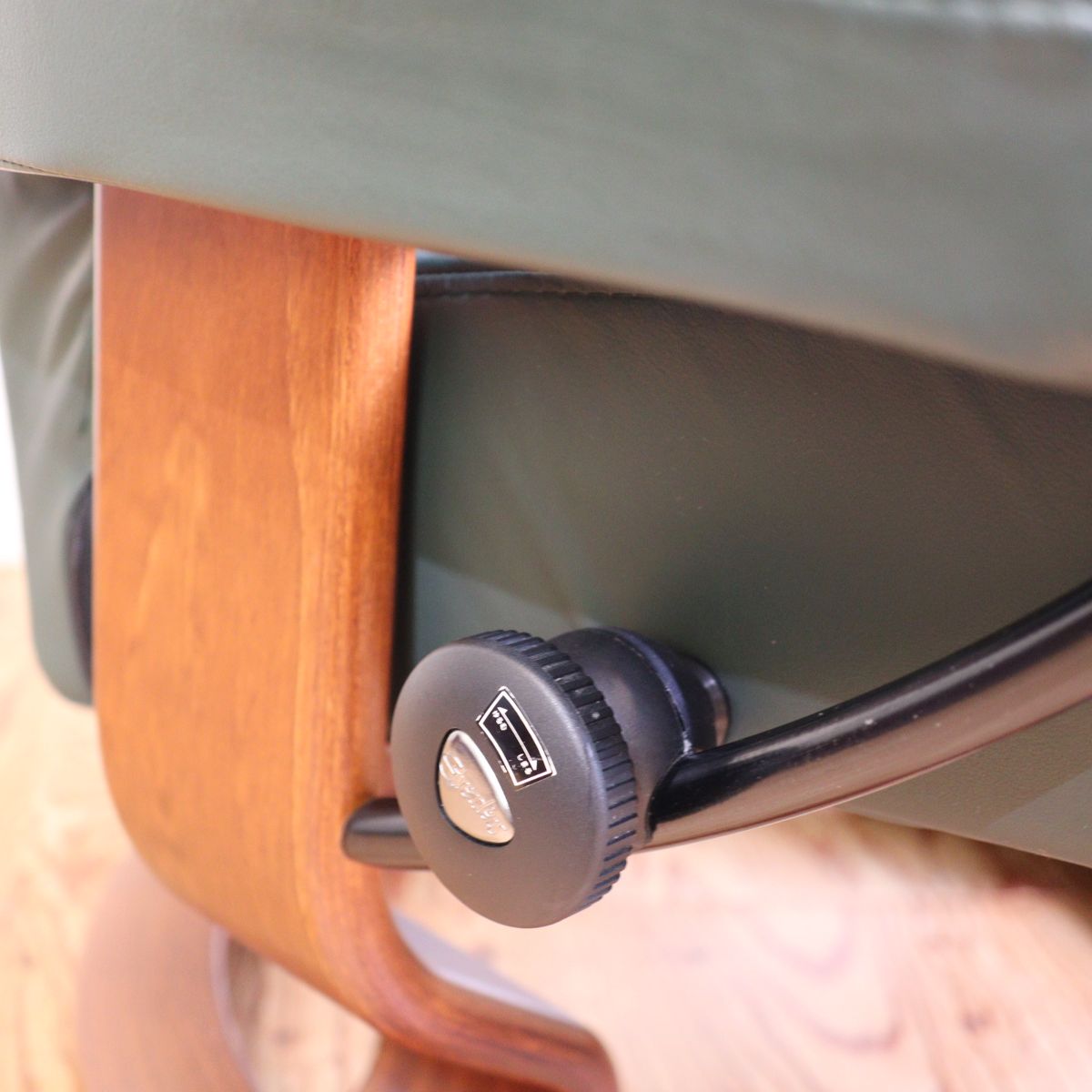 エコーネス / EKORNES ストレスレスチェア Wing Lサイズ オットマン付 本革張り グリーン 中古
