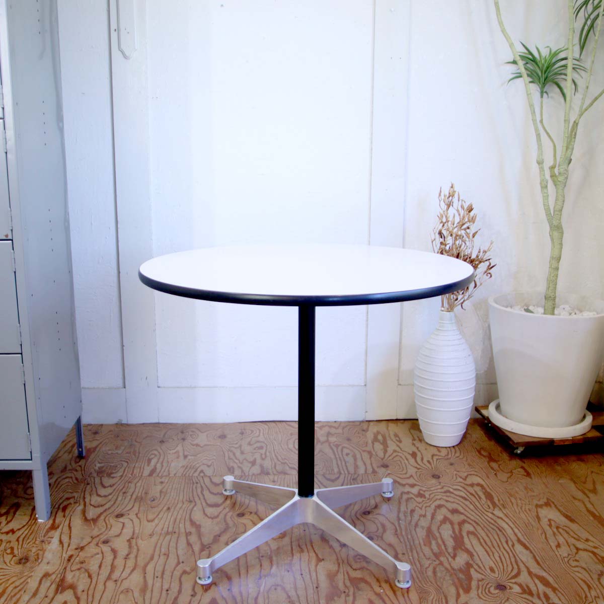 ハーマンミラー / Herman Miller ラウンドテーブル コントラクトベース 丸テーブル 作業台 チャールズ＆レイ・イームズ 中古