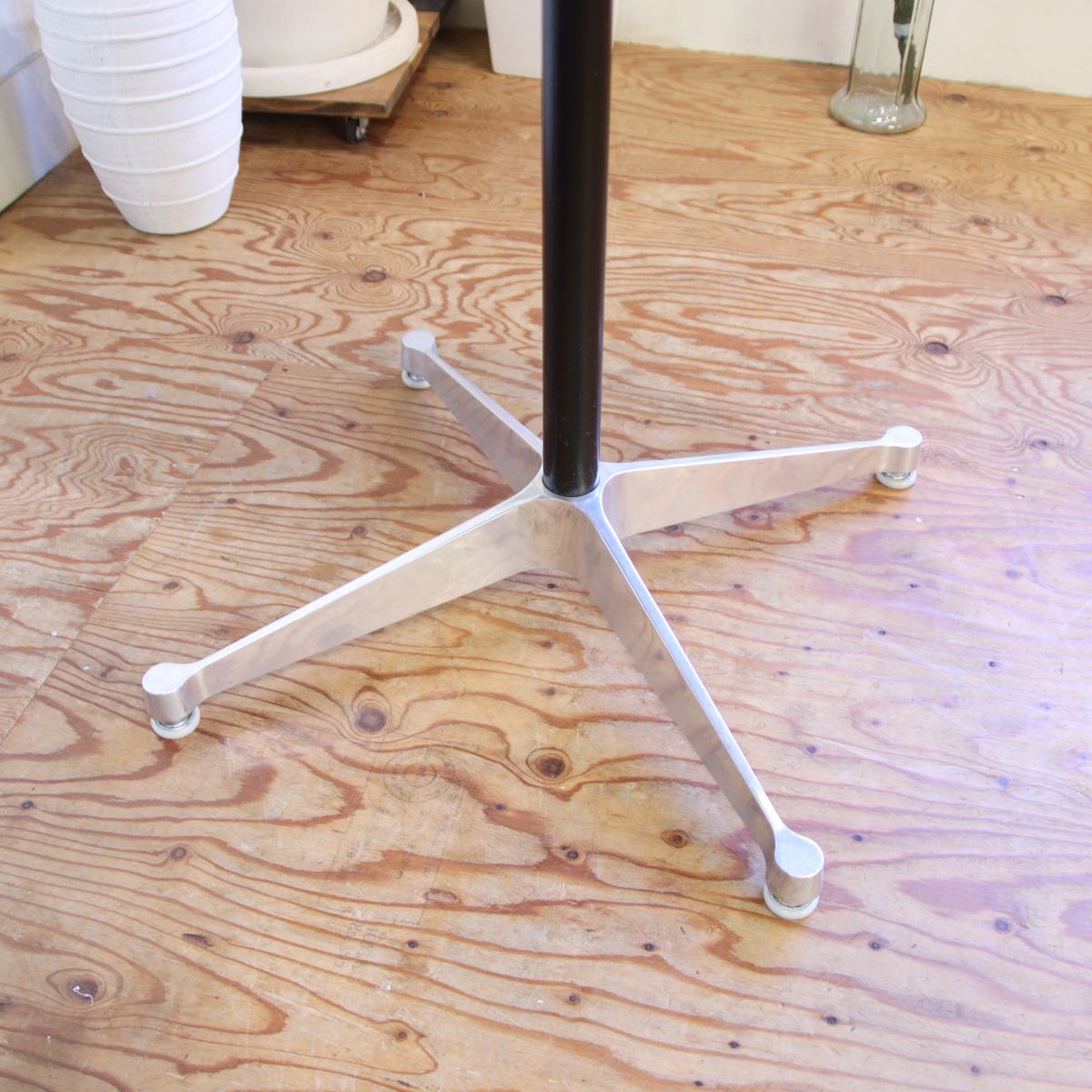 ハーマンミラー / Herman Miller ラウンドテーブル コントラクトベース チャールズ&レイ・イームズ 中古