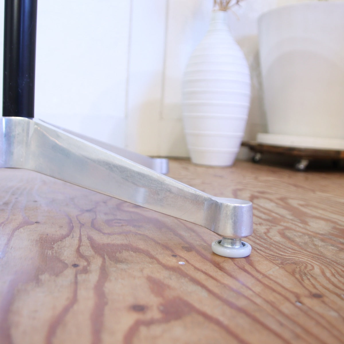 ハーマンミラー / Herman Miller ラウンドテーブル コントラクトベース チャールズ&レイ・イームズ 中古