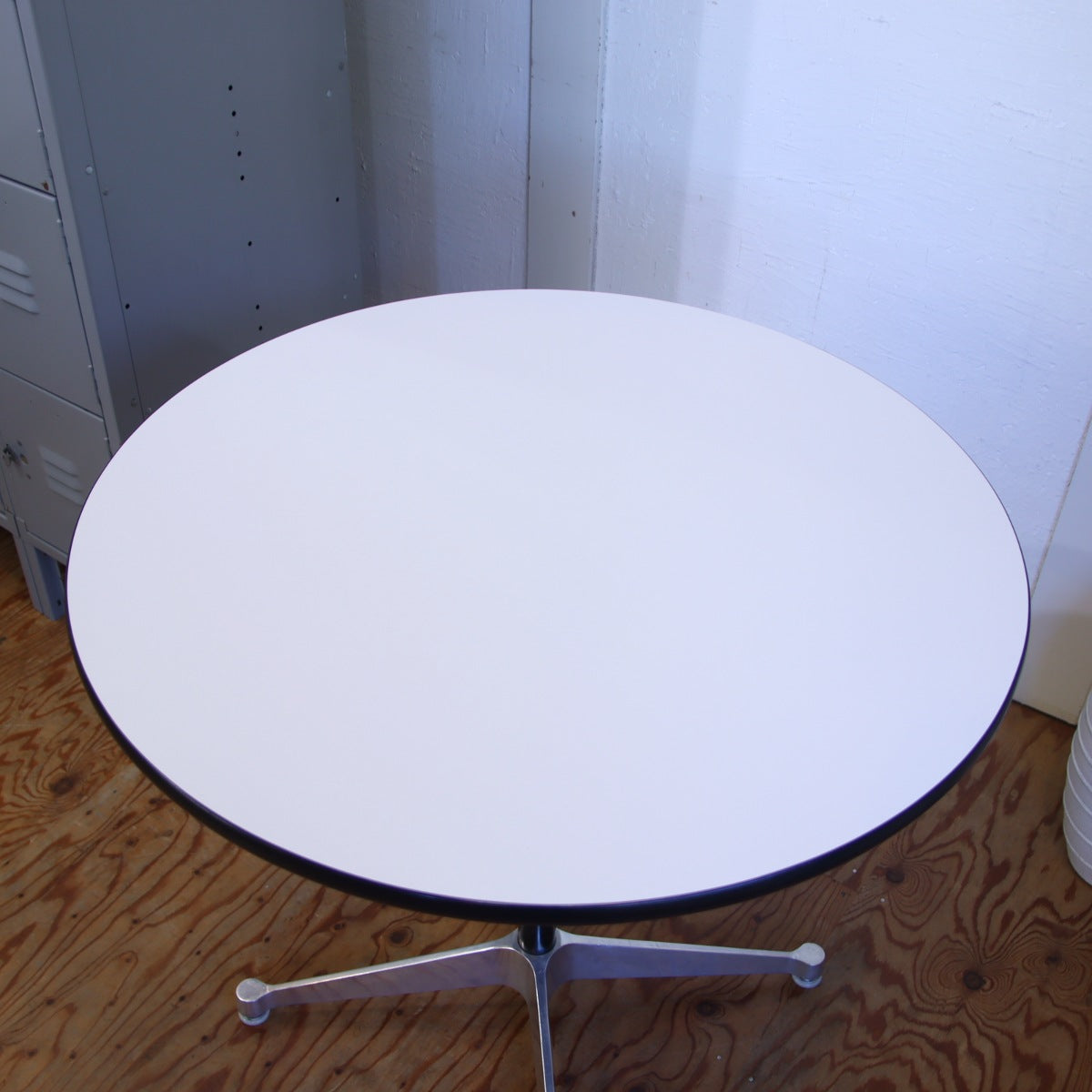 ハーマンミラー / Herman Miller ラウンドテーブル コントラクトベース チャールズ&レイ・イームズ 中古
