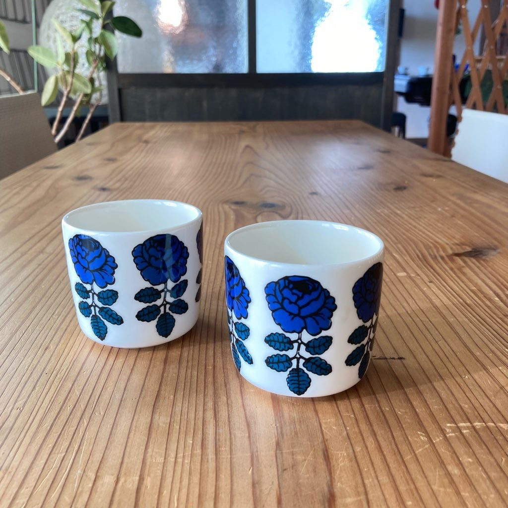 マリメッコ / marimekko ヴィヒキルース / VIHKIRUUSU ラテマグ バラ柄 ダークブルー 中古