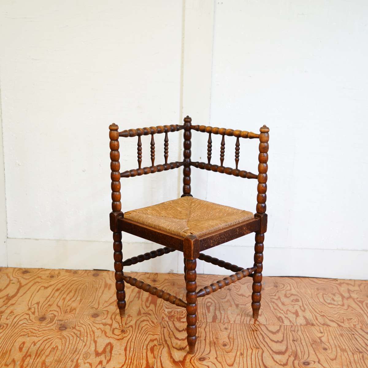 英国アンティーク コーナーチェア ボビンフレーム ラッシ張り