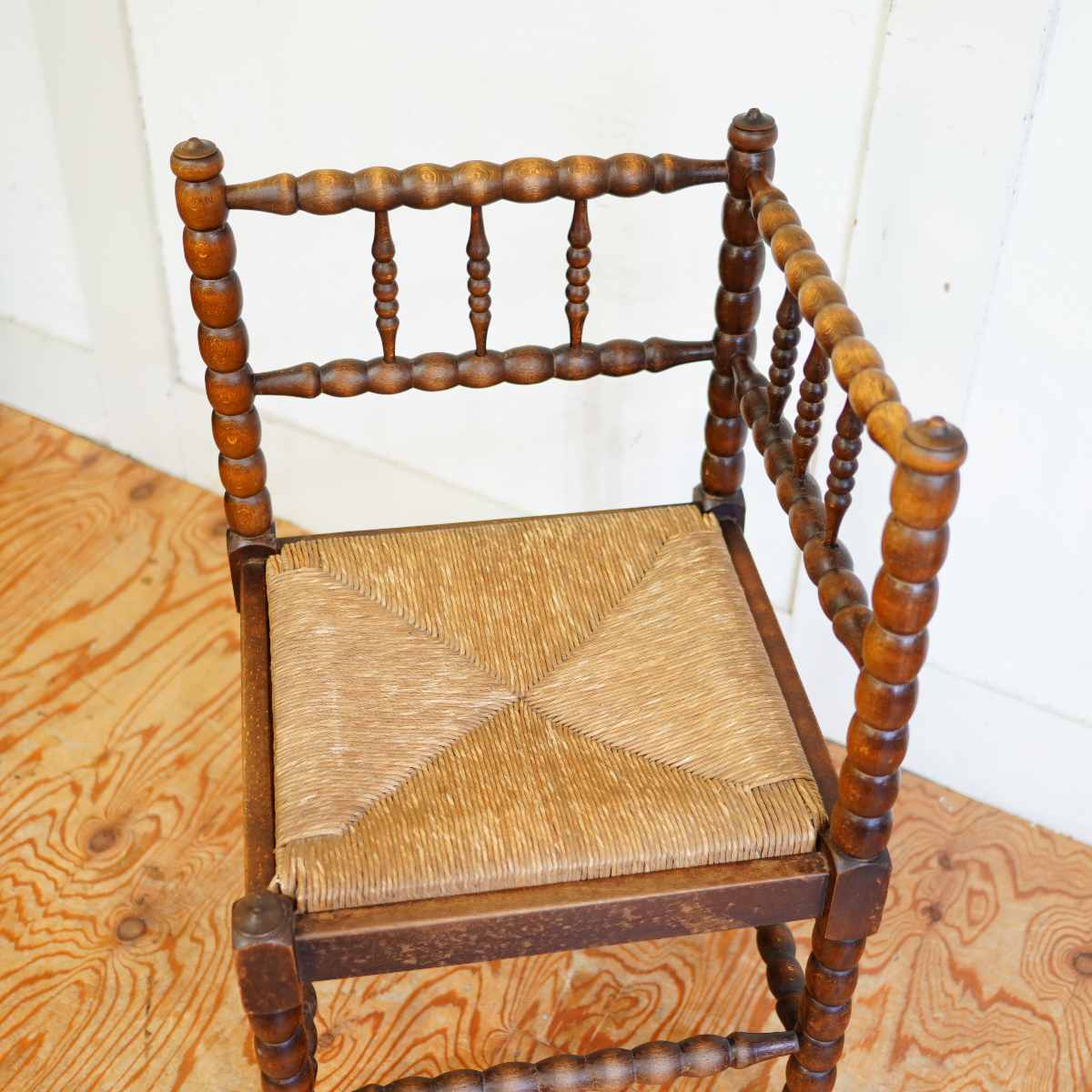 英国アンティーク コーナーチェア ボビンフレーム ラッシ張り