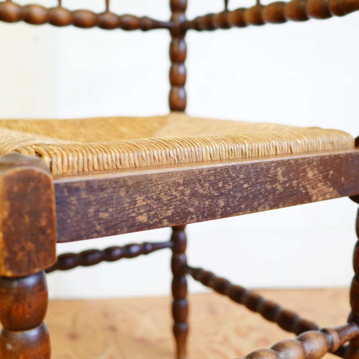 英国アンティーク コーナーチェア ボビンフレーム ラッシ張り