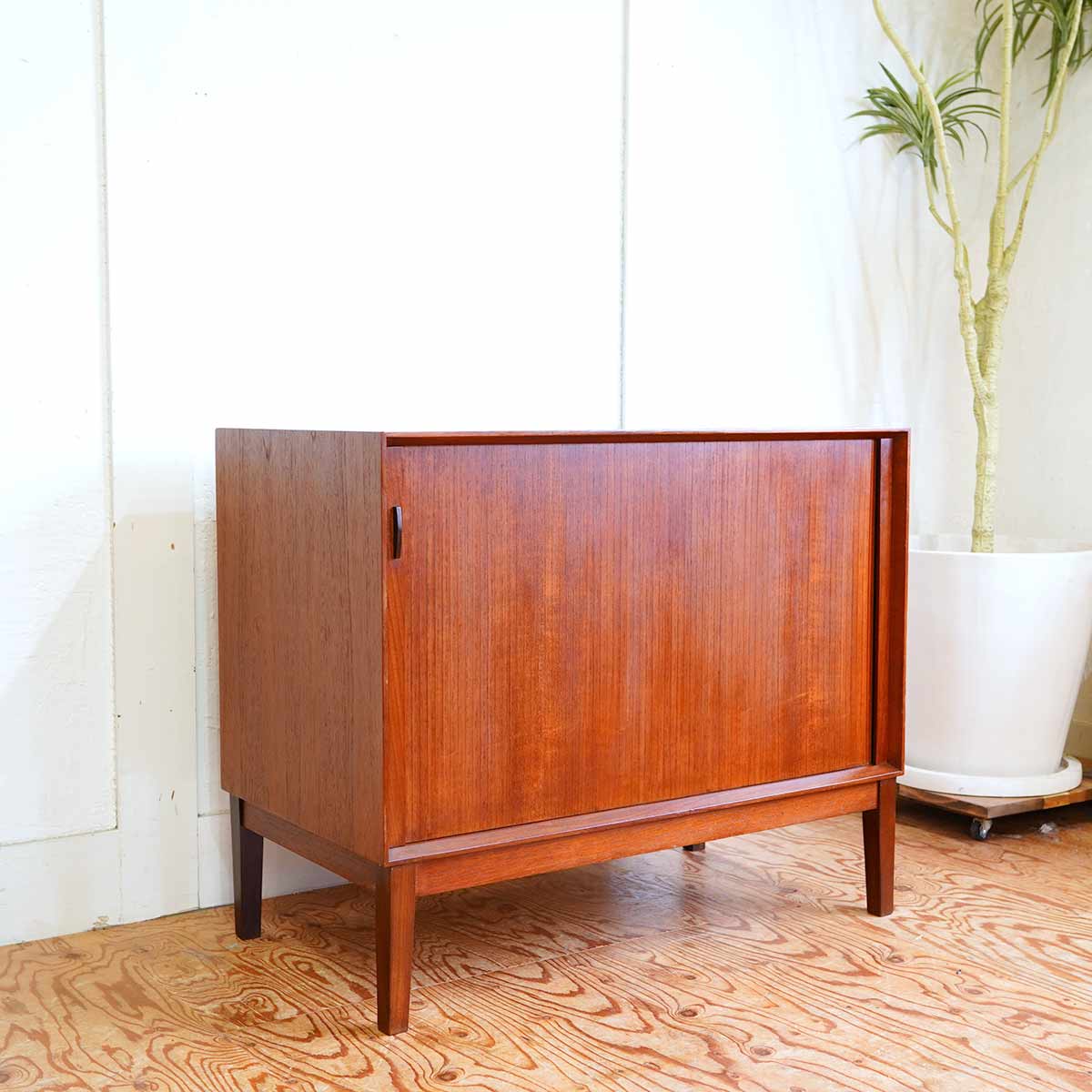 タンブールドア キャビネット サイドボード 蛇腹扉 北欧 チーク ヴィンテージ