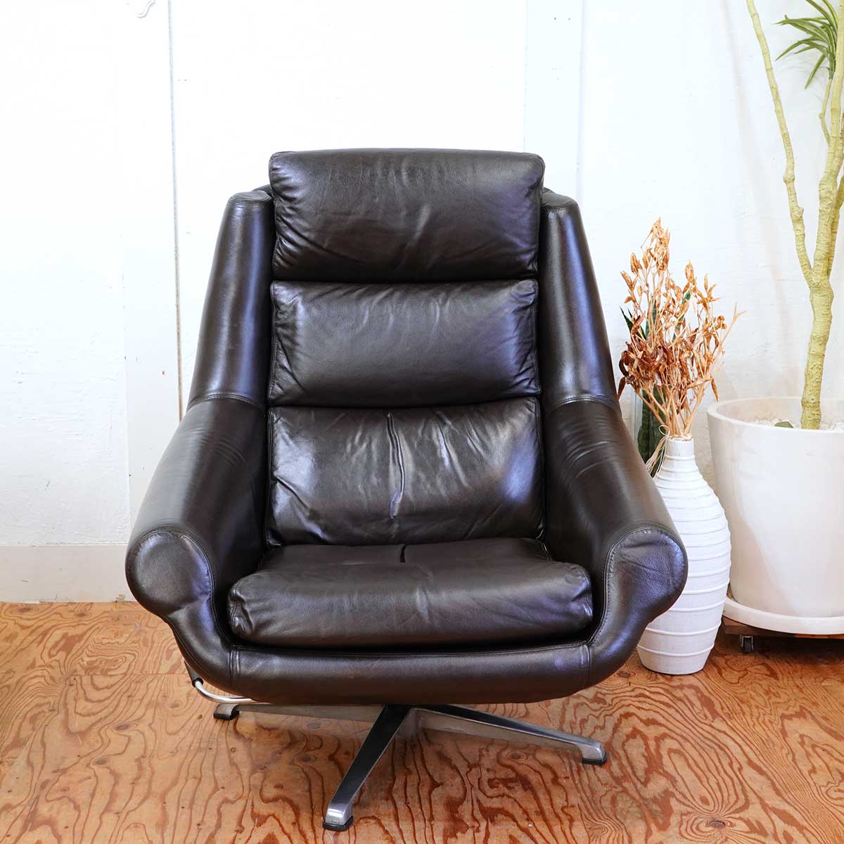 OVERMAN社 ラウンジチェア レザー 回転式 北欧 ブラック ミッドセンチュリー ヴィンテージ