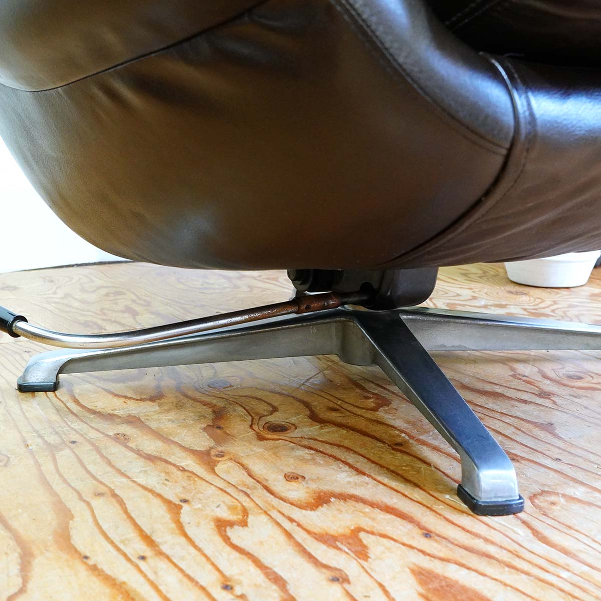 OVERMAN社 ラウンジチェア レザー 回転式 北欧 ブラック ミッドセンチュリー ヴィンテージ