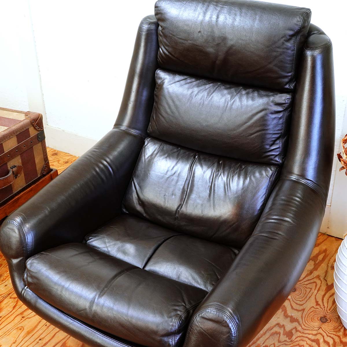 OVERMAN社 ラウンジチェア レザー 回転式 北欧 ブラック ミッドセンチュリー ヴィンテージ
