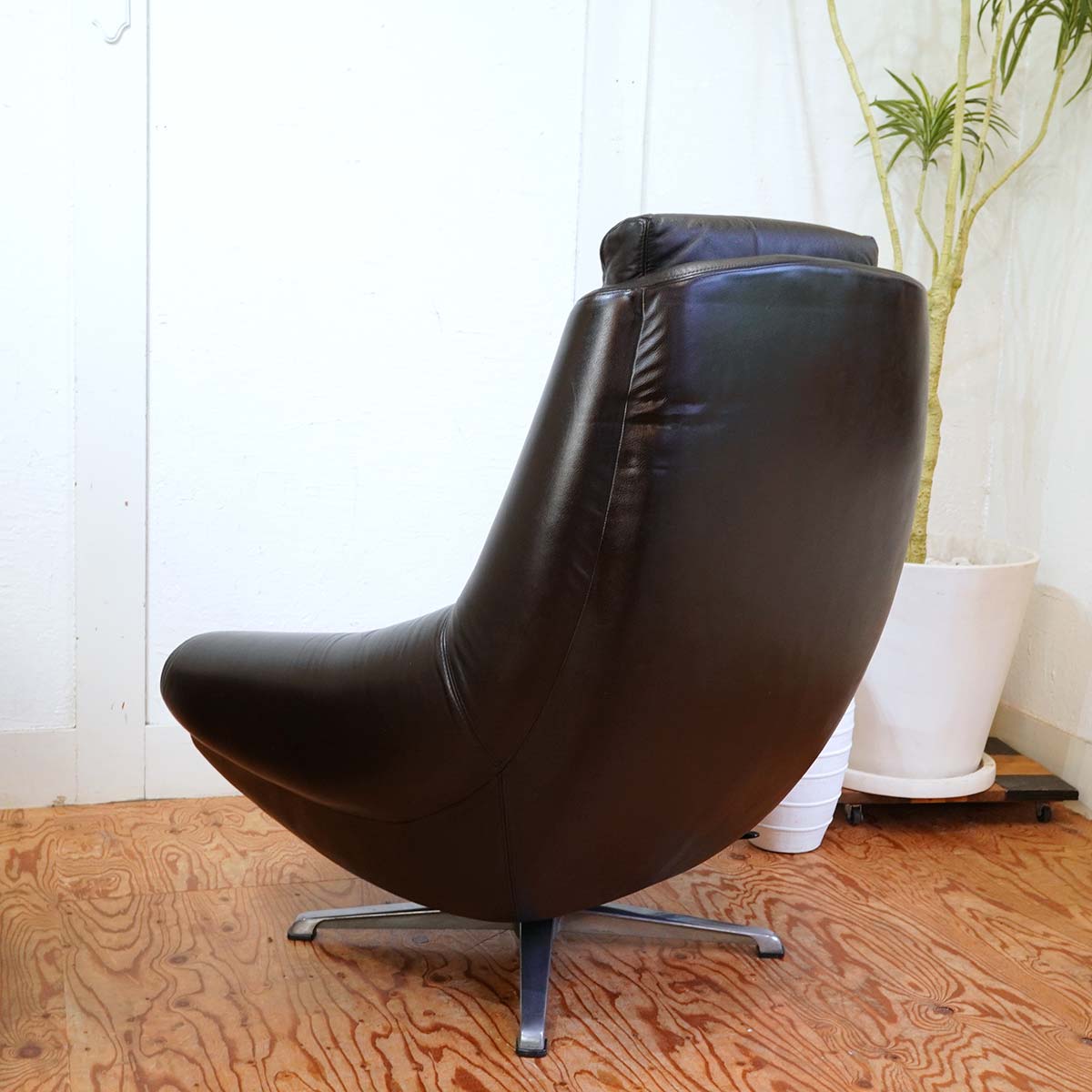OVERMAN社 ラウンジチェア レザー 回転式 北欧 ブラック ミッドセンチュリー ヴィンテージ