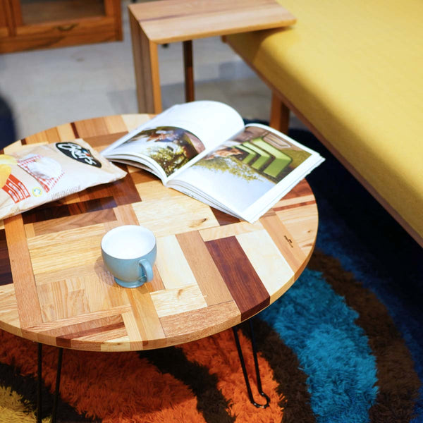 折りたたみ ラウンドテーブル ローテーブル 【鉄脚】不要になった古い家具の木材の細切れから作った折り畳めるローテーブル リバイブモブラープロジェクト