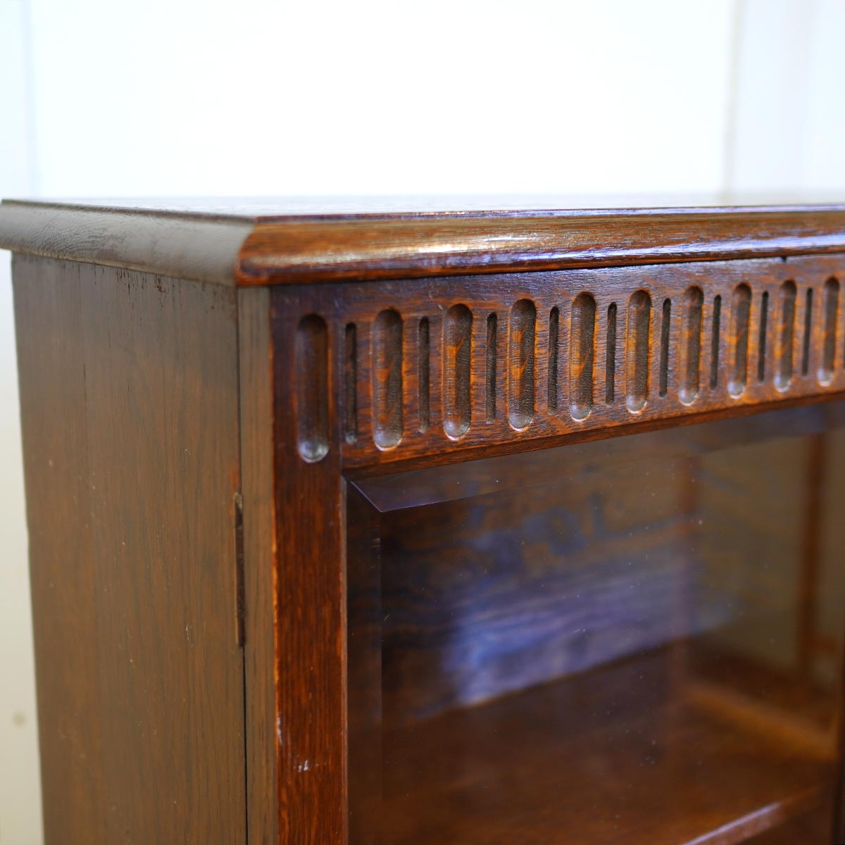 英国アンティーク 飾り棚 キャビネット クラシカル