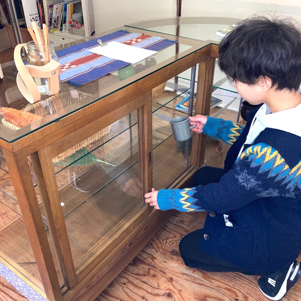 レトロなL字ガラスショーケース コーナーショーケース パンケース ヴィンテージ