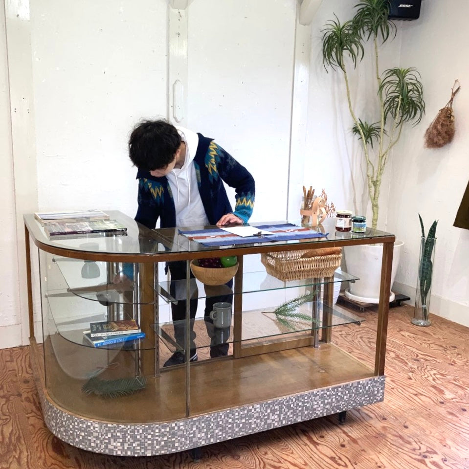 レトロなL字ガラスショーケース コーナーショーケース パンケース ヴィンテージ