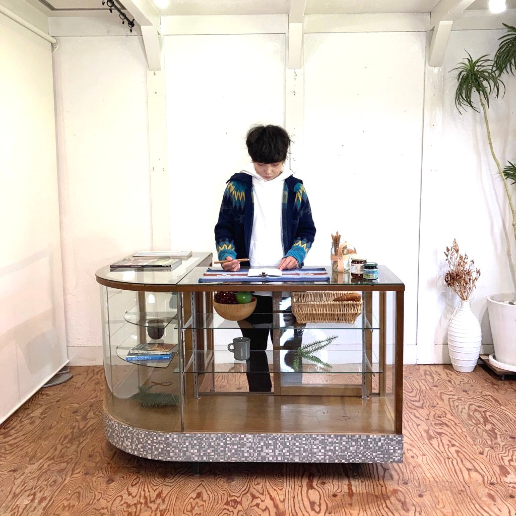 レトロなL字ガラスショーケース コーナーショーケース パンケース ヴィンテージ