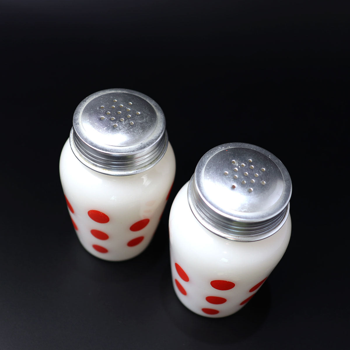ファイヤーキング / Fire-King レッド ポルカドット ソルト&ペッパーシェイカー 2点セット ヴィンテージ