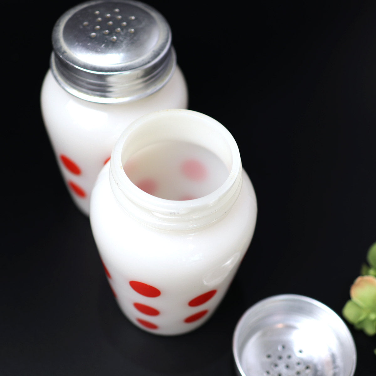 ファイヤーキング / Fire-King レッド ポルカドット ソルト&ペッパーシェイカー 2点セット ヴィンテージ