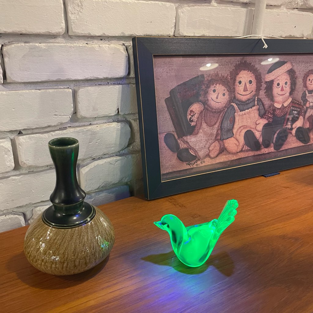 ウランガラス バード 小鳥 光るガラス 置物 ヴィンテージ