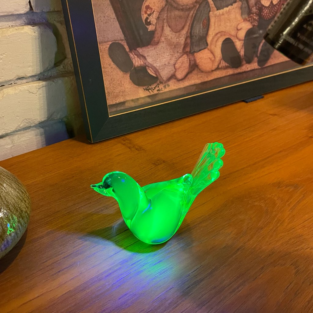 ウランガラス バード 小鳥 光るガラス 置物 ヴィンテージ