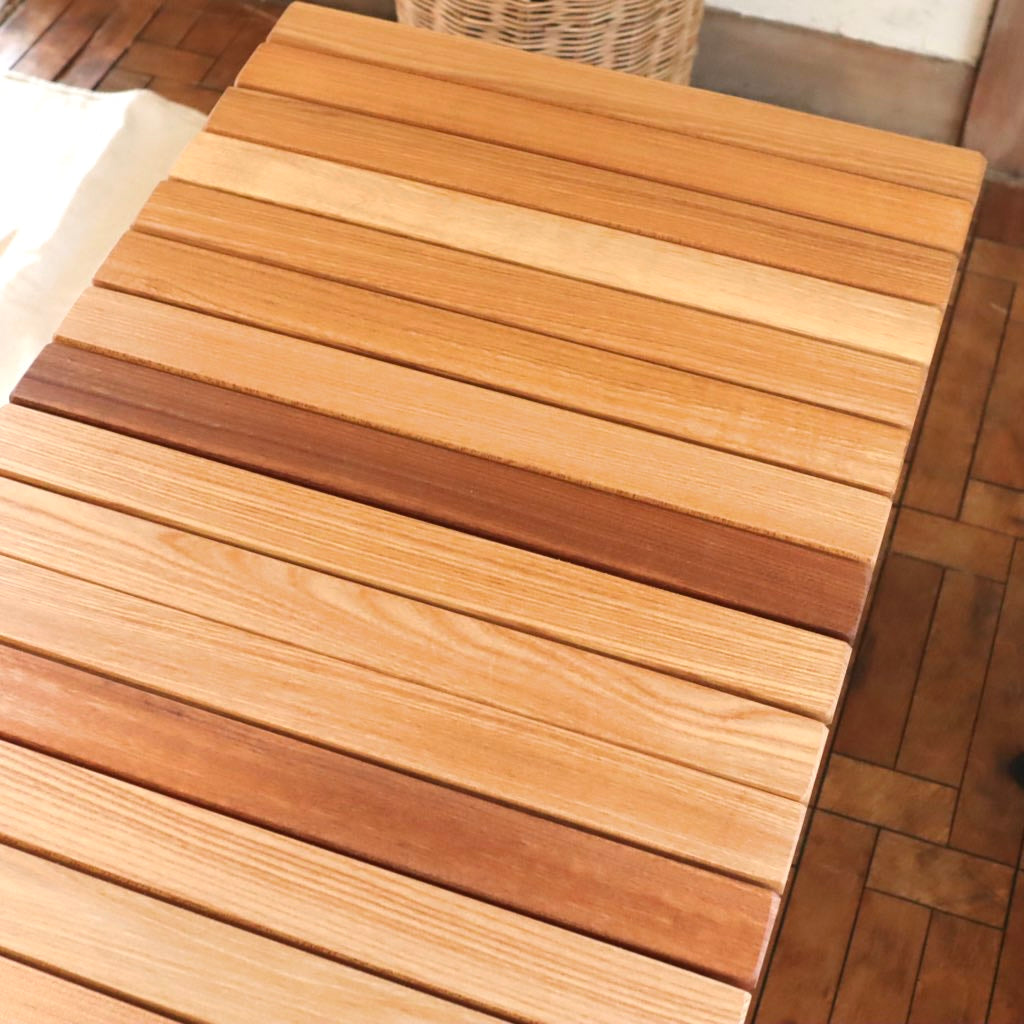 リバイブモブラープロジェクト 総無垢材 不要になった古い家具の木材から作った 折り畳めるテーブル アウトドアテーブル 地球環境にいちばん優しい家具 SDGs