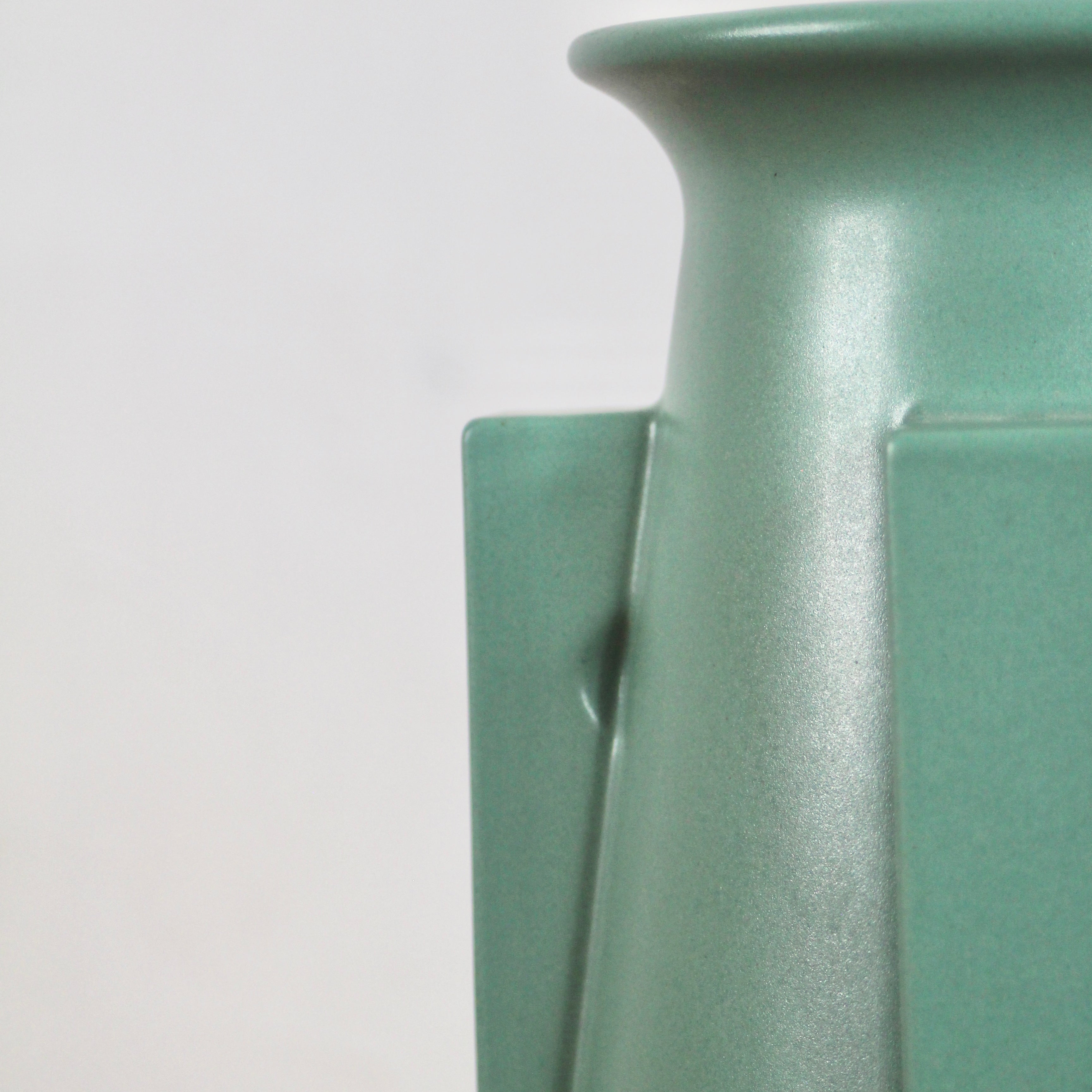 フォーバットレスベース / Four Buttress Vase 花器 フランクロイドライト
