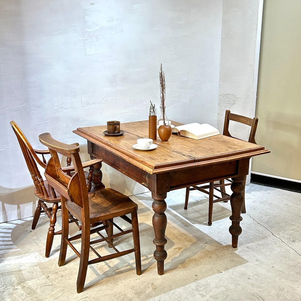 英国アンティーク ろくろ脚のスクエアテーブル オールドパイン
