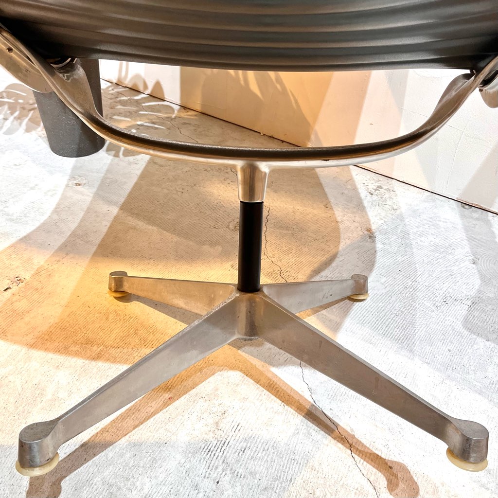 （本物）ハーマンミラー　アルミナムチェア Herman Miller（4） ハーマンミラー / Herman Miller アルミナムチェア アームレス 4スター