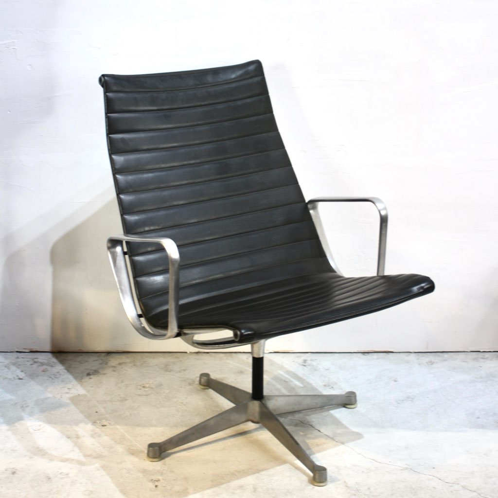 ハーマン・ミラー　レイ・イームズ　FRP製　黒　レザーアームチェア Charles & Ray Eames（チャールズ＆レイ・イームズ）