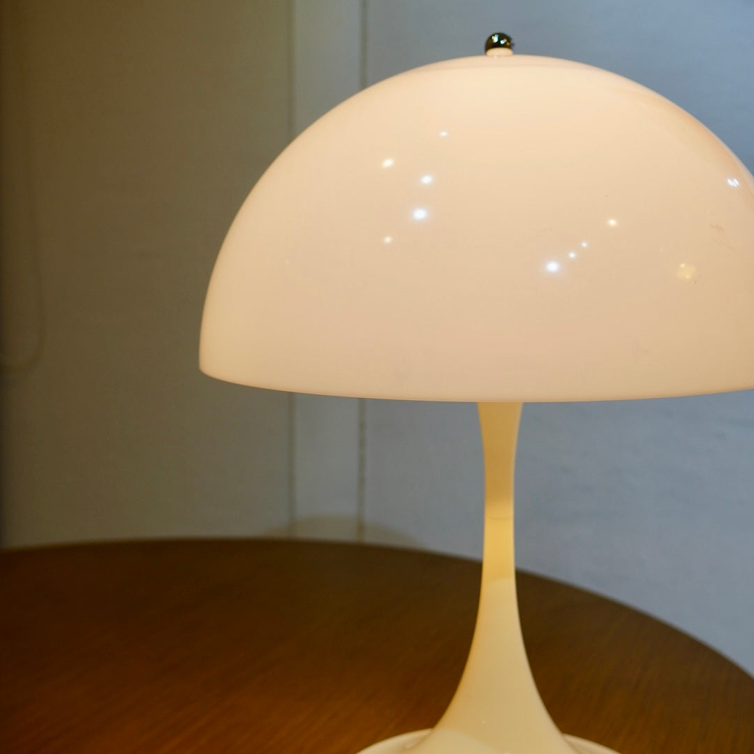 ルイスポールセン / Louis Polusen パンテラ400 テーブルランプ V2 ヴァ－ナー・パントン 展示品