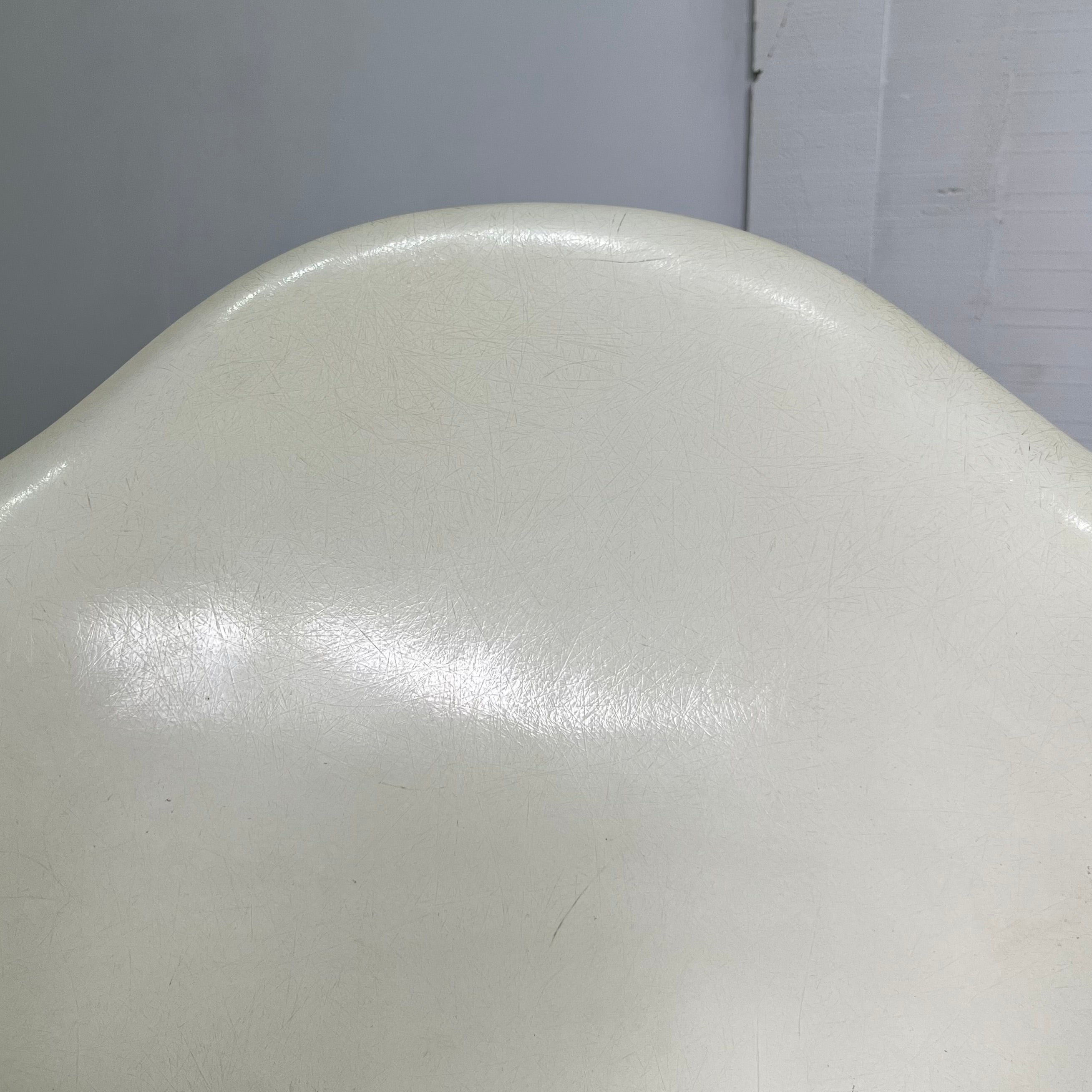 ハーマンミラー /  Herman Miller アームシェルチェア3rd  FRP ロッカーベース ホワイト チャールズ＆レイ・イームズ ヴィンテージ