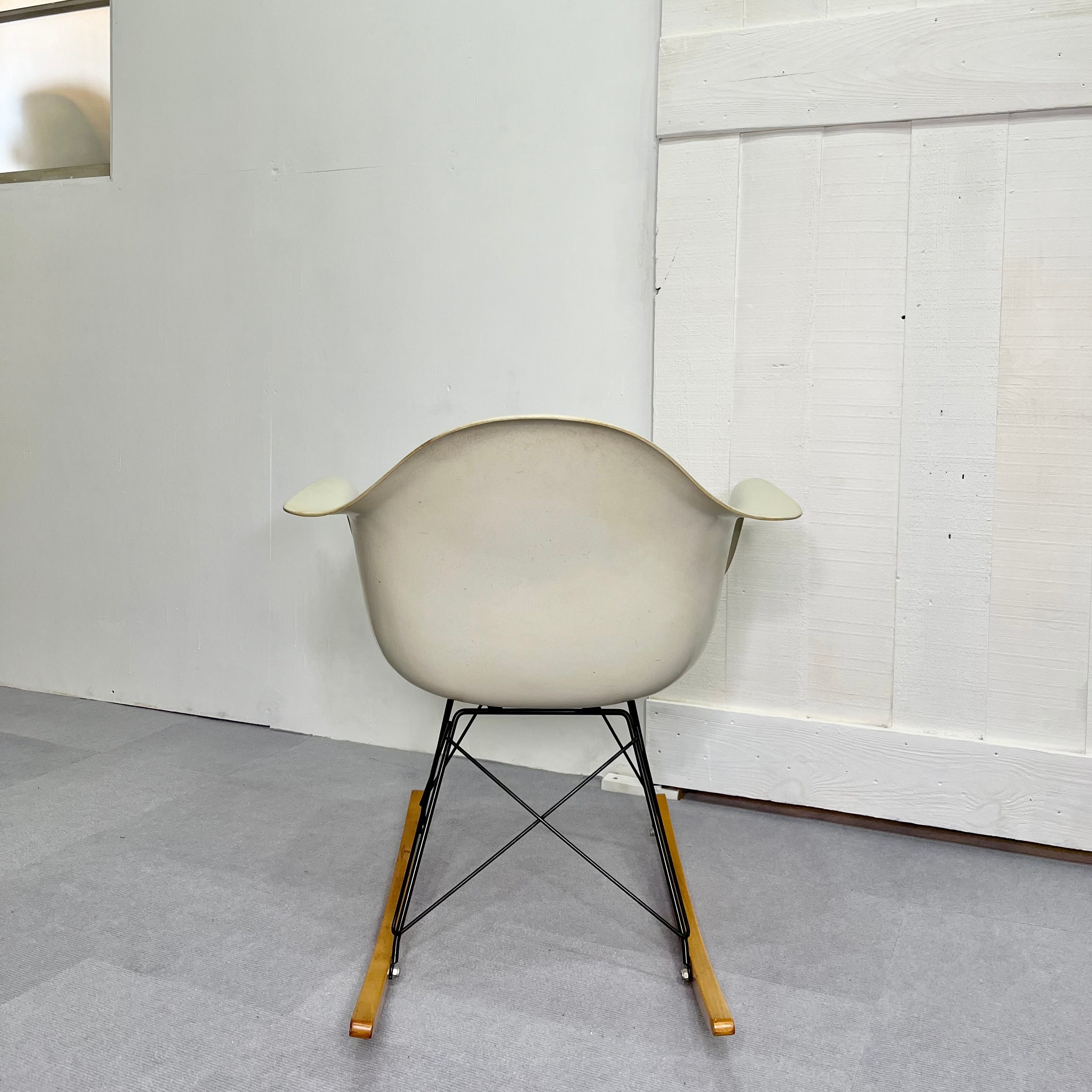 ハーマンミラー /  Herman Miller アームシェルチェア3rd  FRP ロッカーベース ホワイト チャールズ＆レイ・イームズ ヴィンテージ