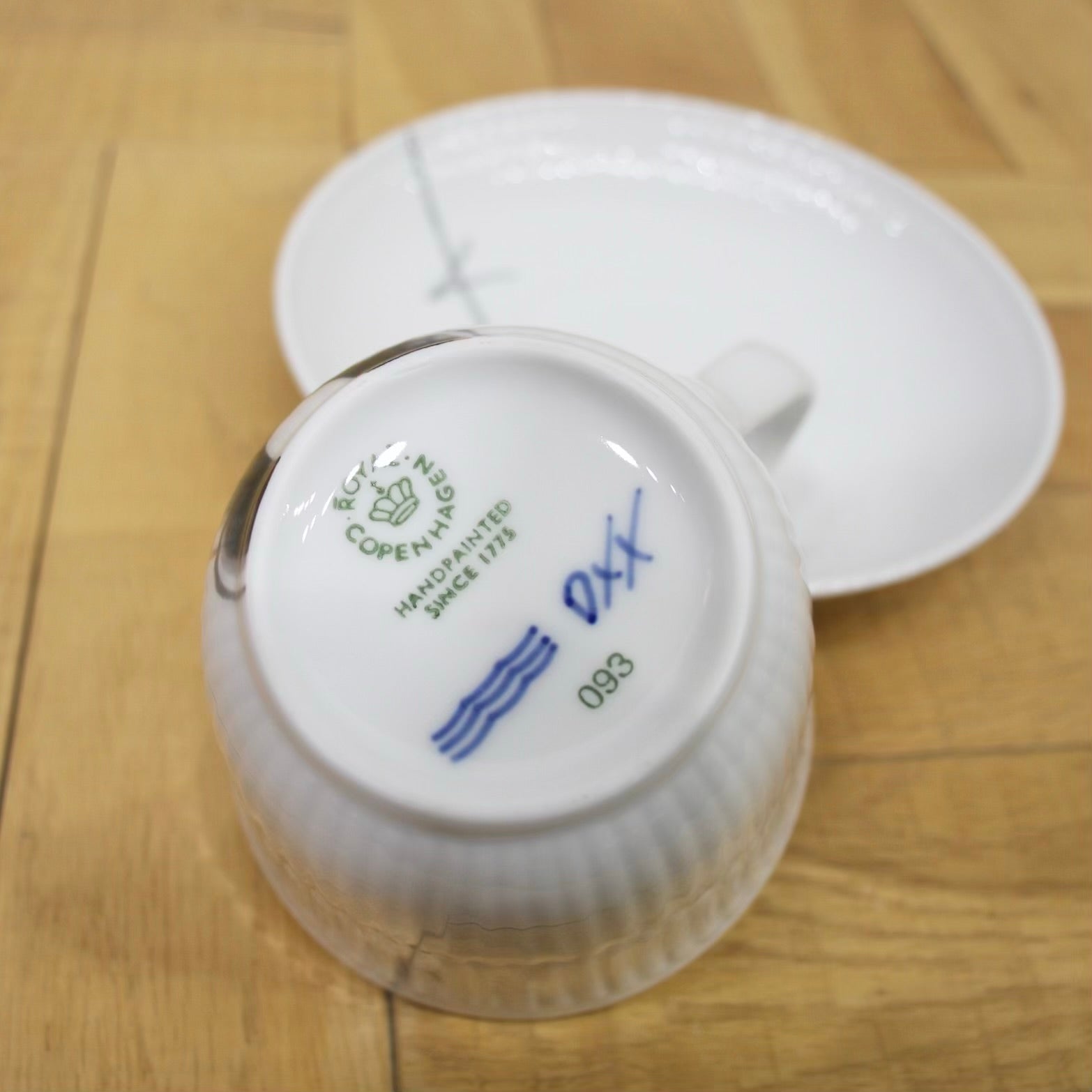 ロイヤルコペンハーゲン / Royal Copenhagen ブラックフルーテッド ハイハンドル カップ＆ソーサー 未使用