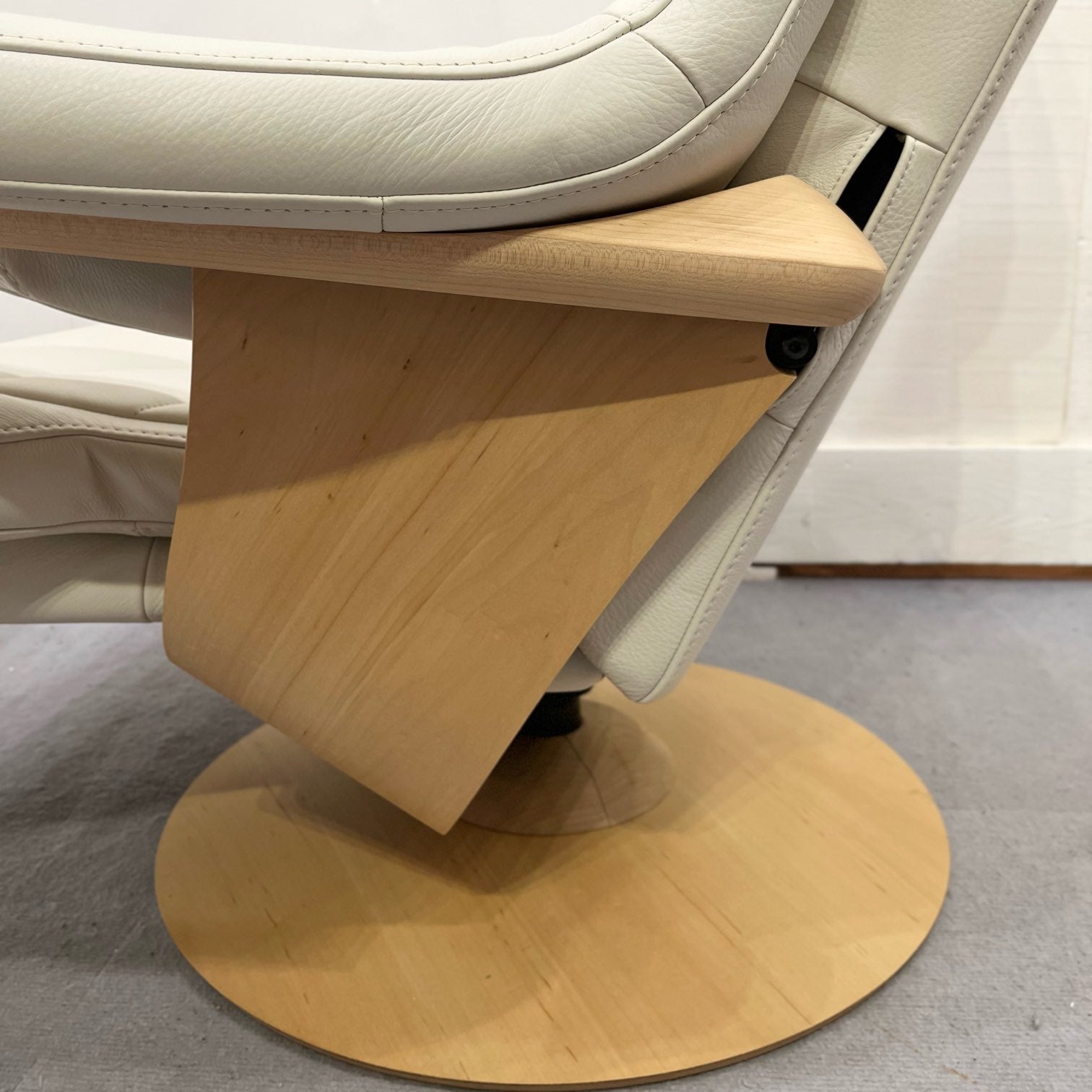 H17C28 カリモクドマーニ エクセルライフ リクライニングチェア カリモク / karimoku ドマーニ / domani エクセルライフ リクライナー