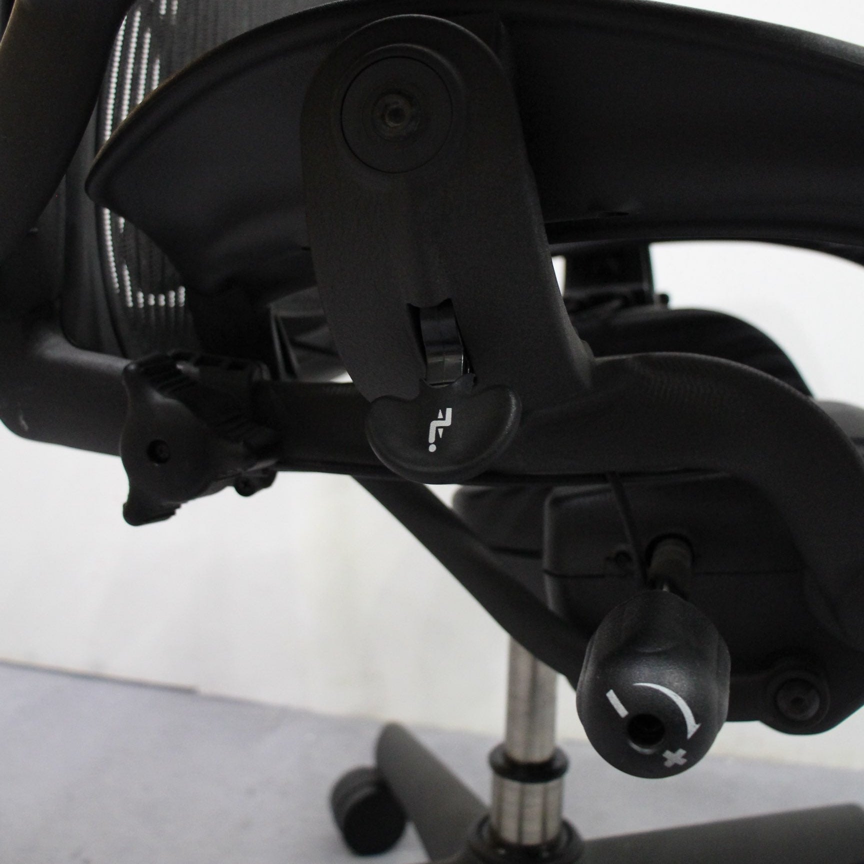 ハーマンミラー / HermanMiller アーロンチェア / Aeron Chairs ポスチャーフィット  Aサイズ