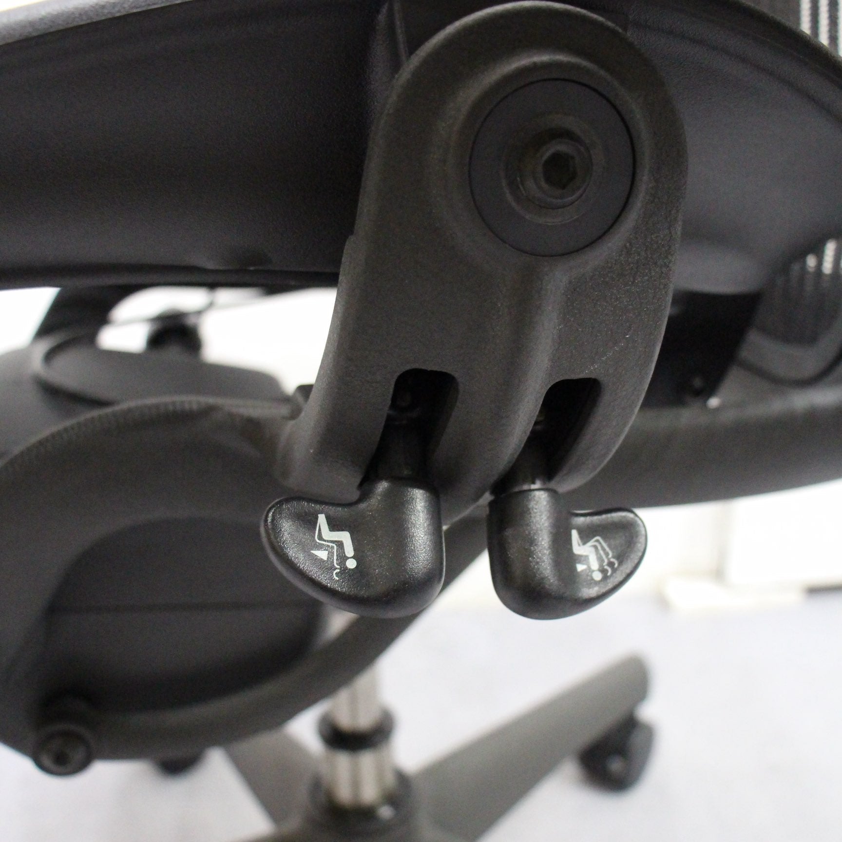 ハーマンミラー / HermanMiller アーロンチェア / Aeron Chairs ポスチャーフィット  Aサイズ