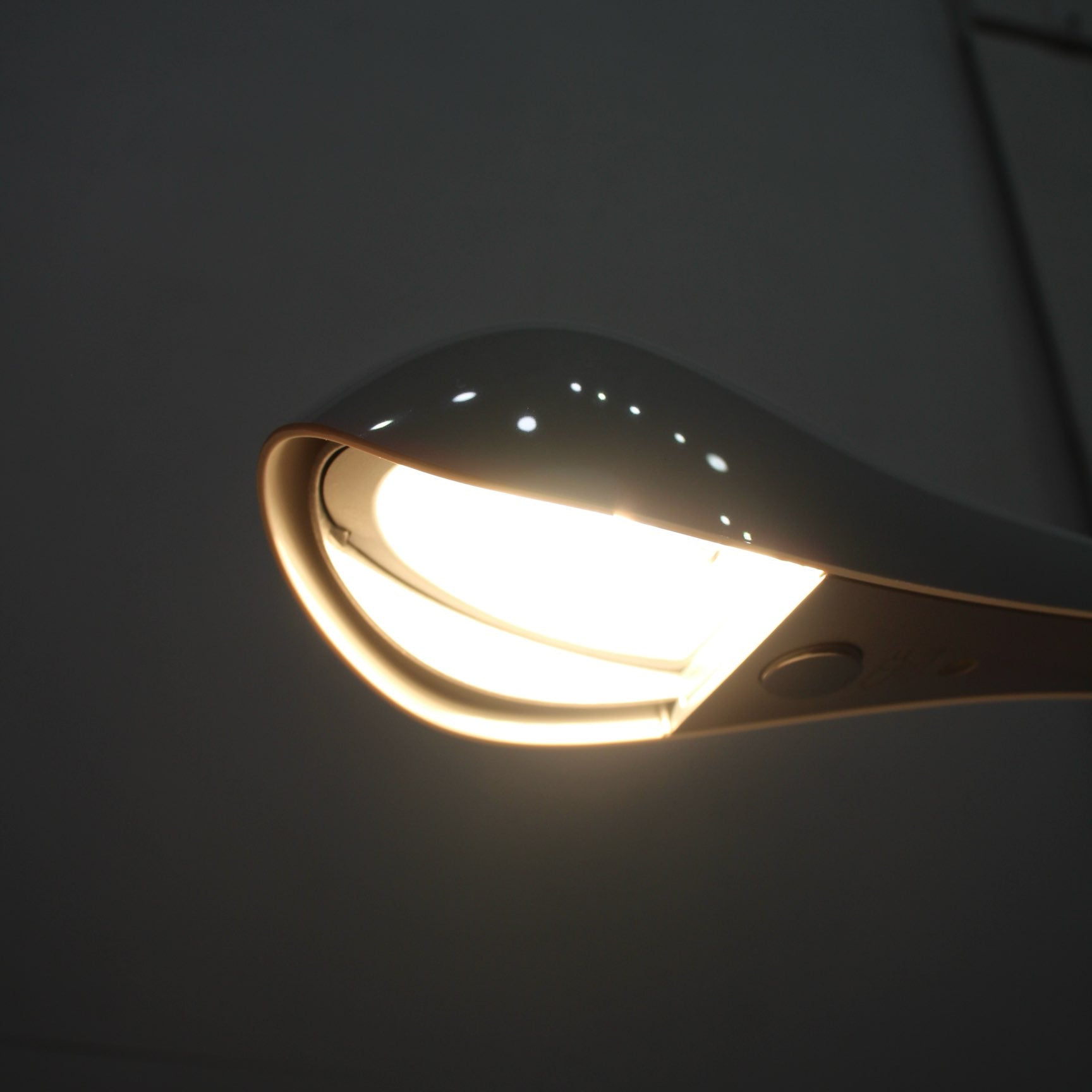 ヤマギワ / YAMAGIWA バイオライト エオン / BioLITE EON  デスクライト 白