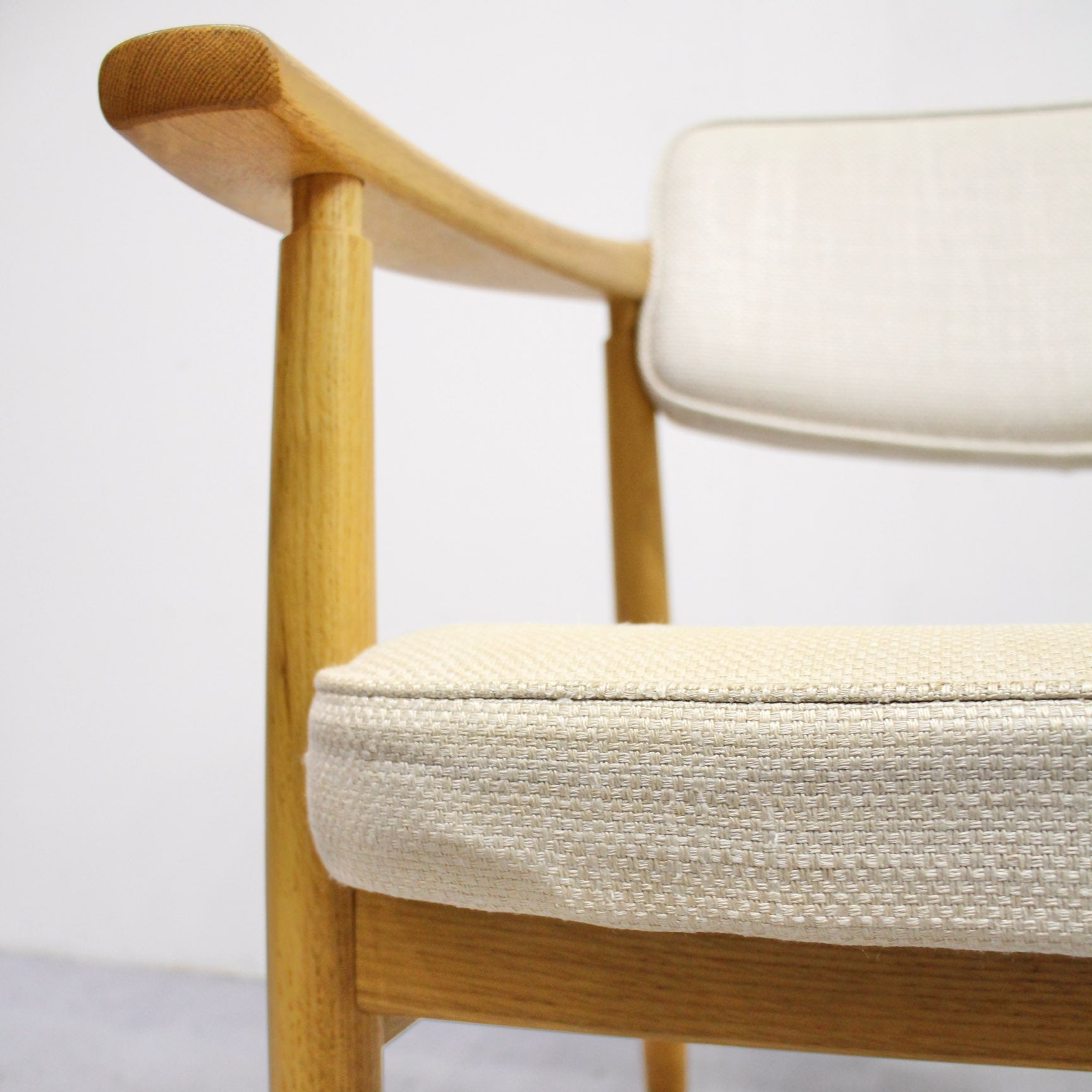 カリモク60 Dチェア オーク材