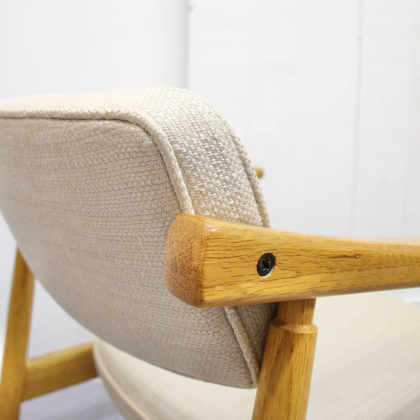 カリモク60 Dチェア オーク材