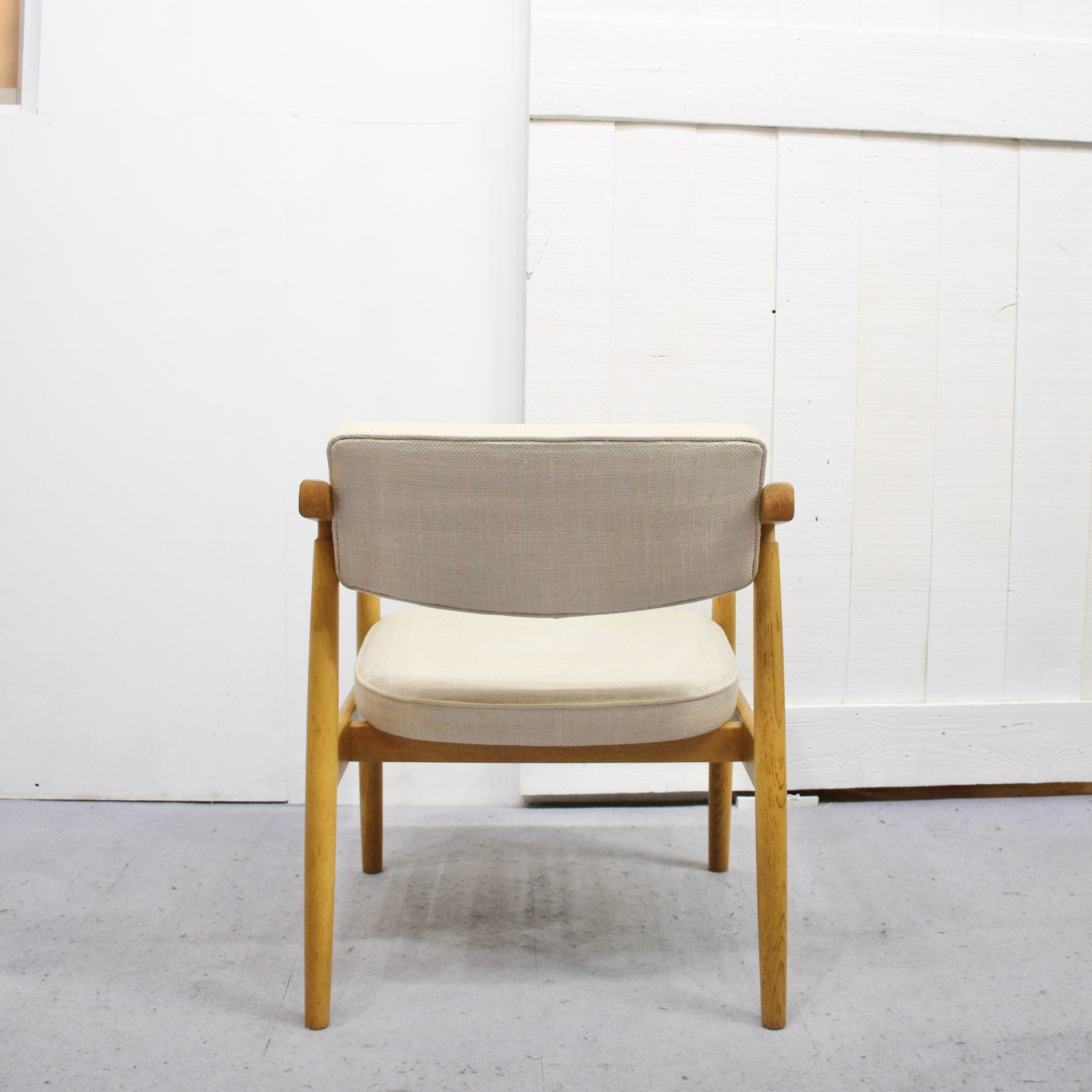 カリモク60 Dチェア オーク材