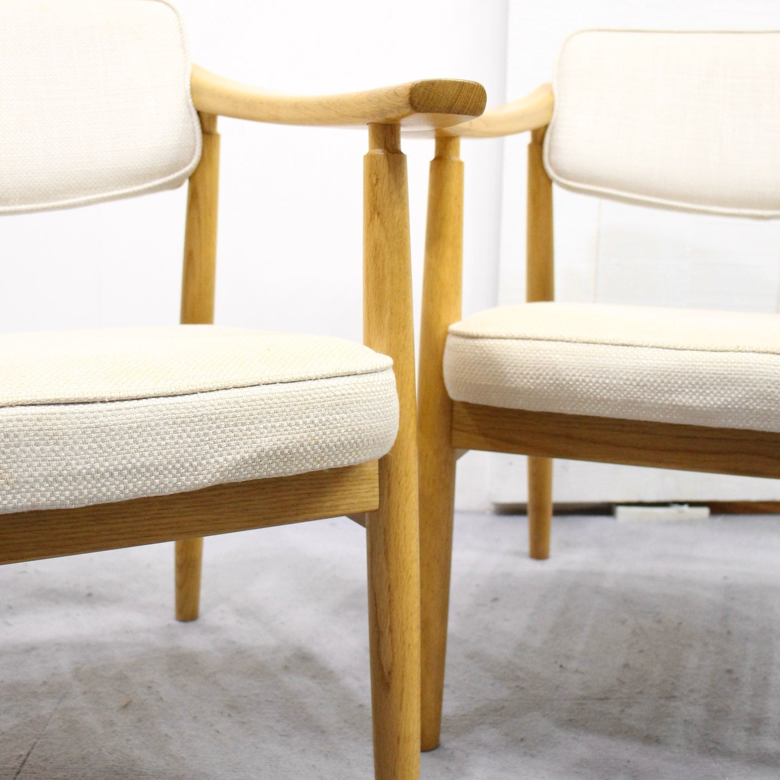 カリモク60 Dチェア オーク材