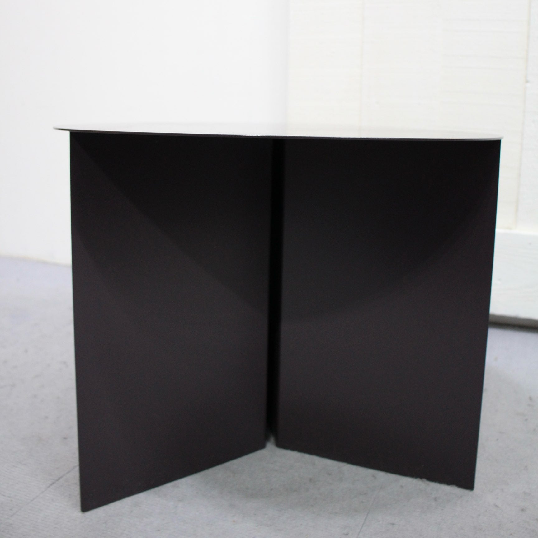 ヘイ / HAY スリットテーブル / SLIT TABLE ラウンドφ45cmスチール パープル