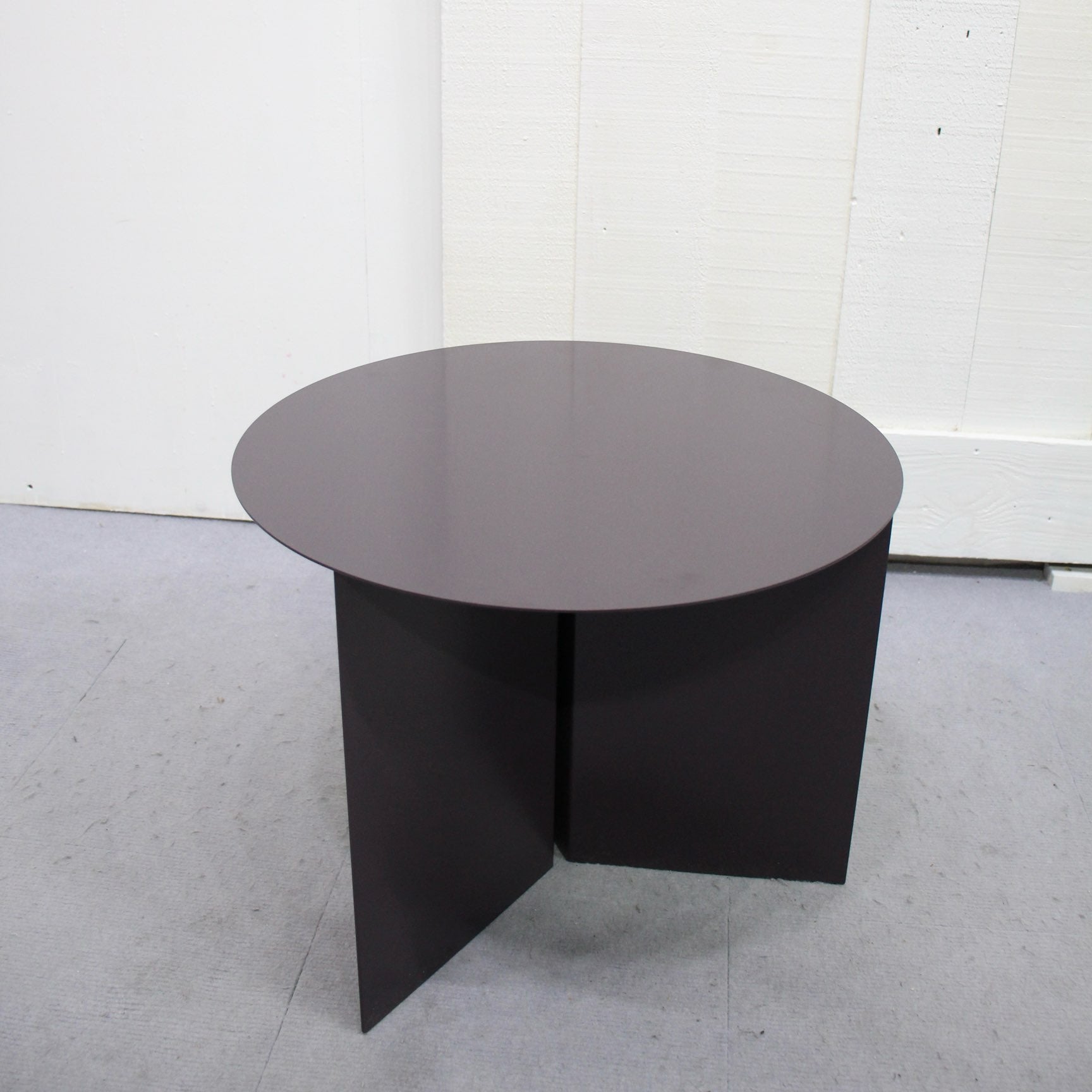 ヘイ / HAY スリットテーブル / SLIT TABLE ラウンドφ45cmスチール パープル