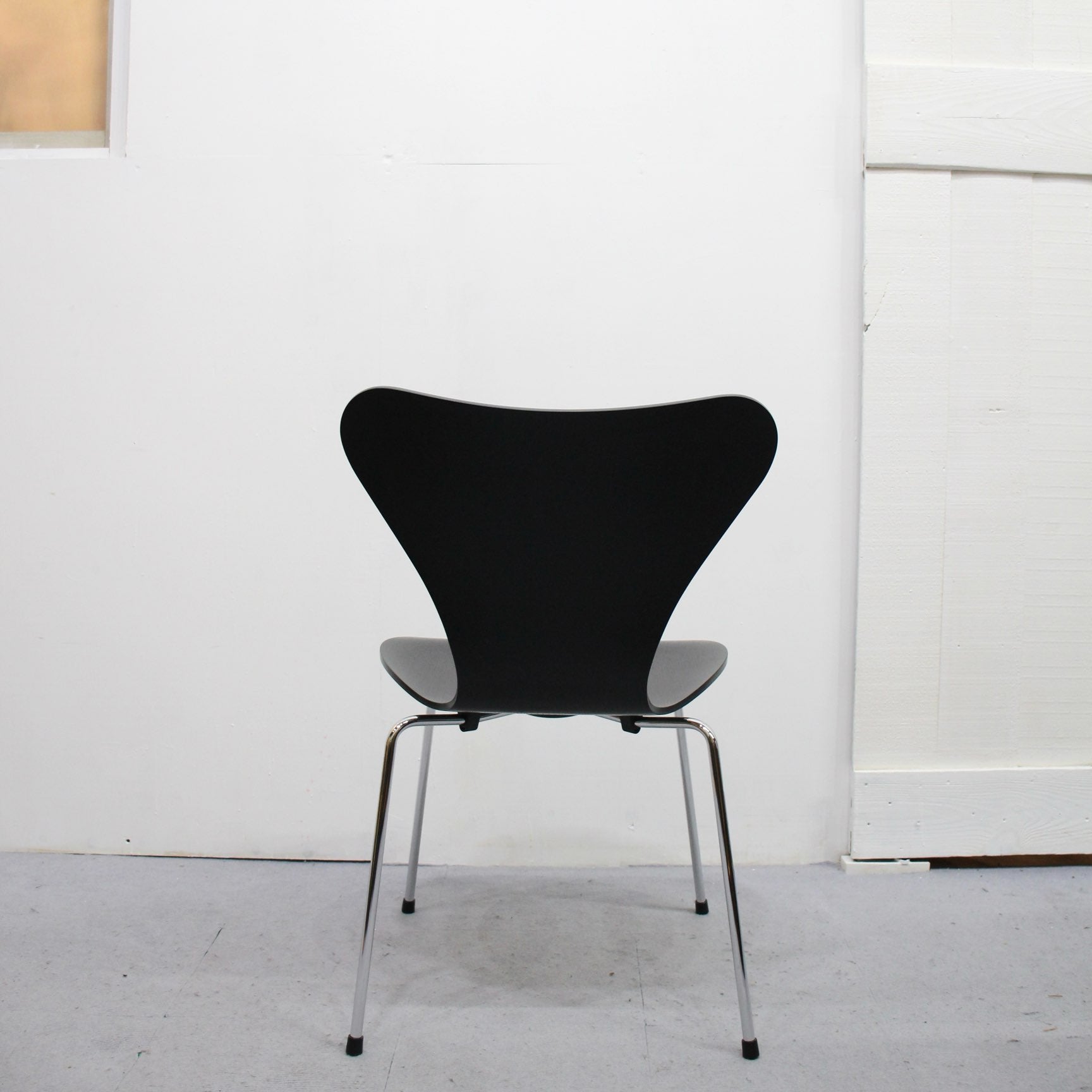 フリッツ・ハンセン / FRITZ HANSEN セブンチェア カラードアッシュ ブラック アルネ・ヤコブセン - Restyle