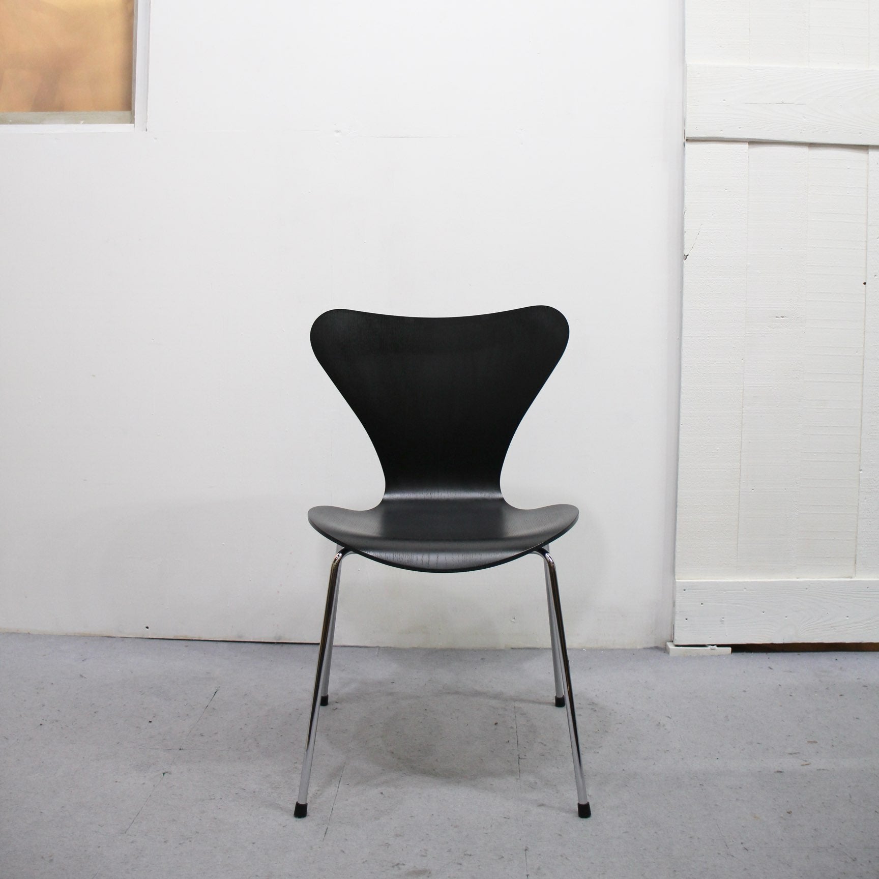フリッツ・ハンセン / FRITZ HANSEN セブンチェア カラードアッシュ ブラック アルネ・ヤコブセン - Restyle