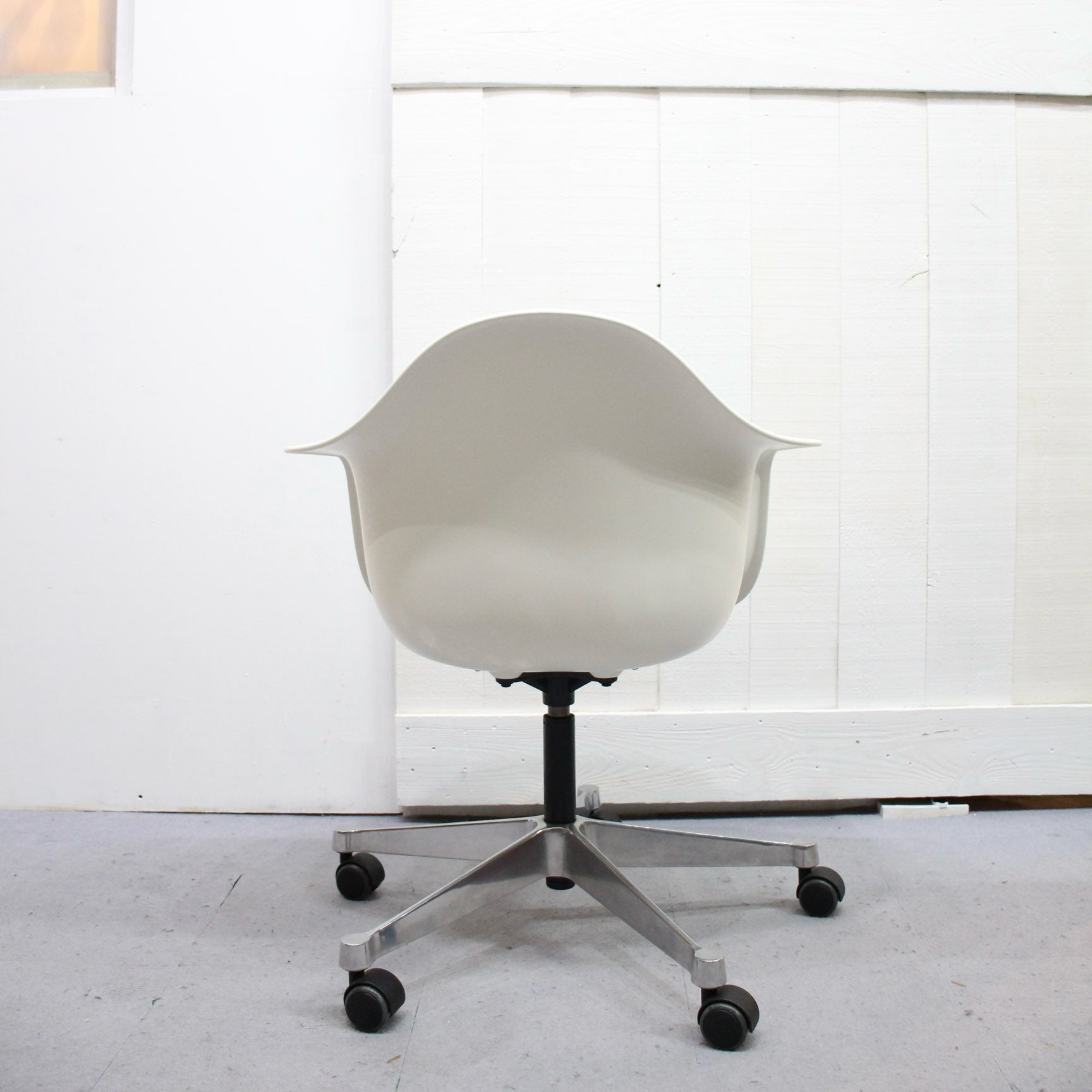 Vitra イームズ アームシェルチェア　４キャスターベース 昇降機能付き ハーマンミラー ヴィトラ アームシェルチェア キャスターベース/Herman