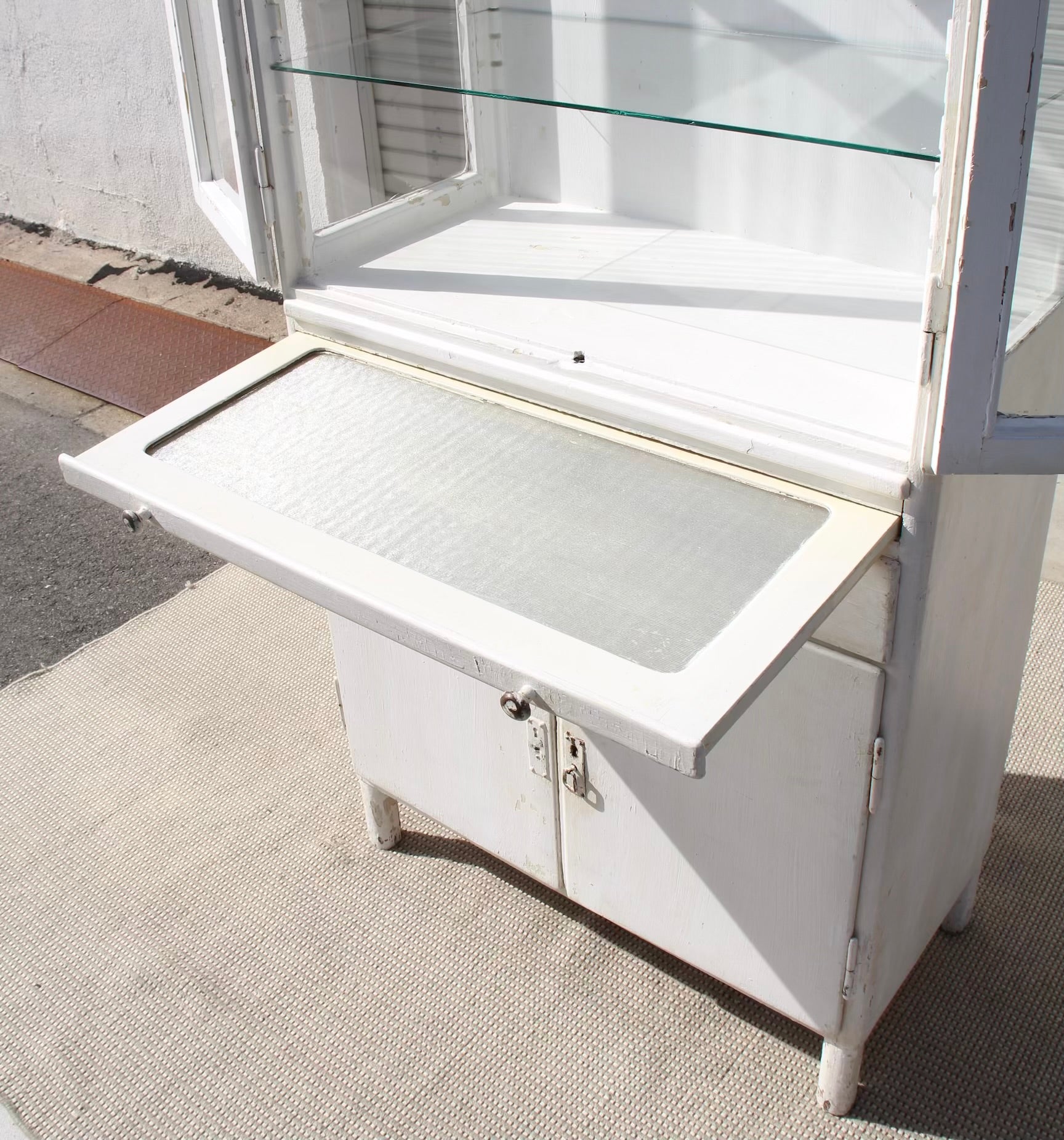 アンティークケビント 医療棚  照明付き