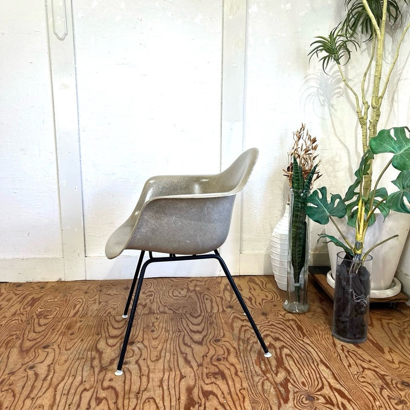 ハーマンミラー / Herman Miller アームシェルチェア  チャールズ＆レイ・イームズ エレファントハイドグレー MAX（Middle-height Arm-chair X-base） FRP ヴィンテージ