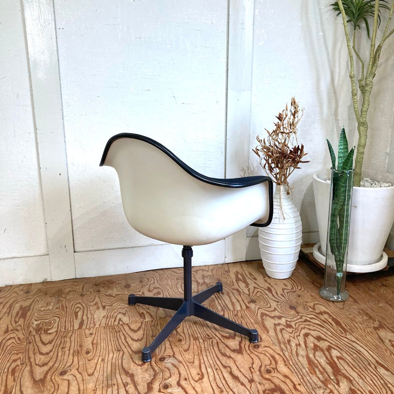 ハーマンミラー / Herman Miller アームシェルチェア 3rd コントラクトベース チャールズ＆レイ・イームズ  FRP ヴィンテージ