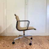 ハーマンミラー / Herman Miller  イームズ アルミナムグループ マネジメントチェア ベージュ デスクチェア 4本レッグ ヴィンテージ